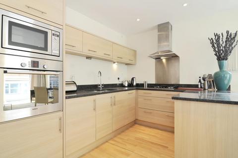 2 bedroom flat to rent, Fulham Road, SW10