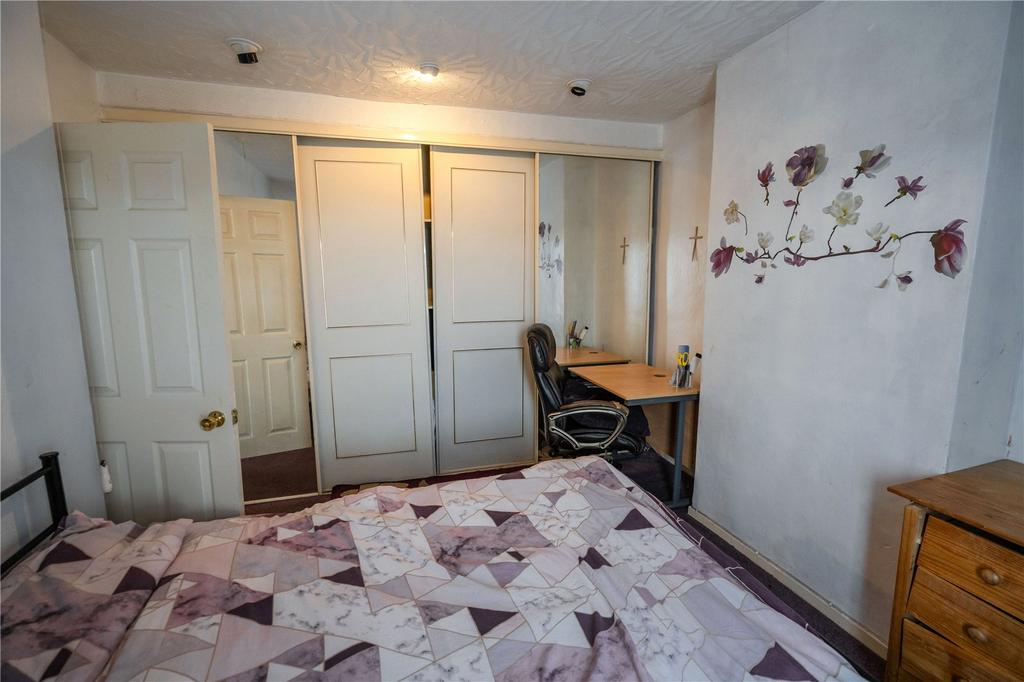 Bedroom 2 (2)