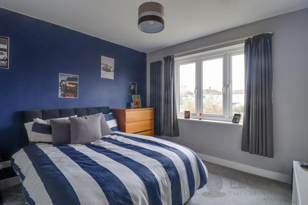 Double Bedroom to front of house with built in rob