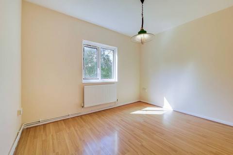 2 bedroom flat to rent, Church Street, Stoke Newington, London, N16