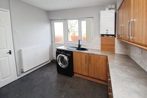 4 bedroom semi-detached house to rent, Longmoor Road, Derbyshire SK13