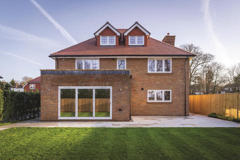 undefined, Horseshoe Crescent, Guildford GU1