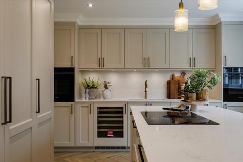 undefined, Horseshoe Crescent, Guildford GU1