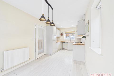 3 bedroom semi-detached house for sale, Maes Gwyrdd, Gwersyllt, Wrexham