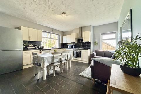 3 bedroom end of terrace house for sale, Old Road, Bradford BD7