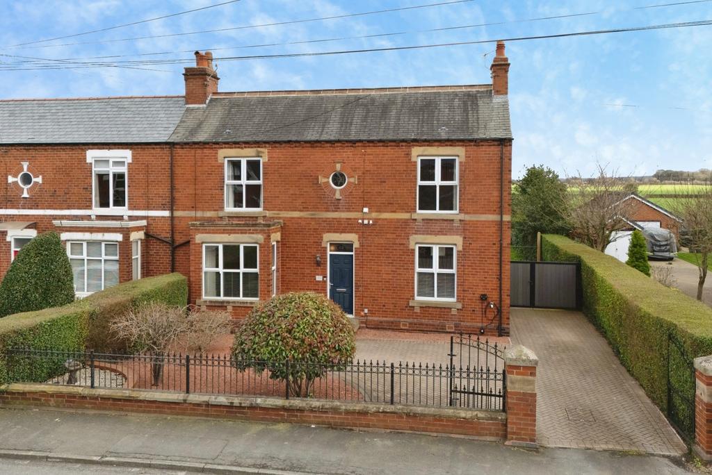 4 bedroom semi-detached house for sale