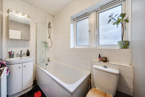 2 bedroom apartment for sale, Champion Park, London