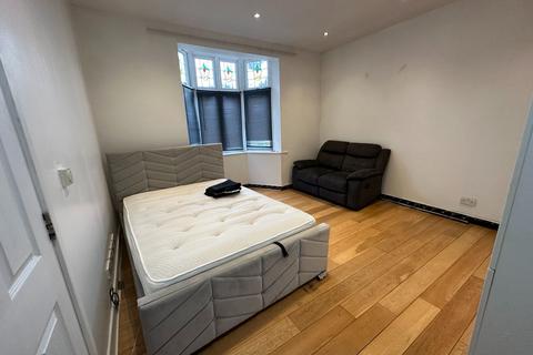1 bedroom flat to rent, Budoch Drive, Seven Kings, IG3