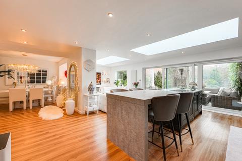 4 bedroom detached house for sale, Maplin Way, Southend-on-sea, SS1