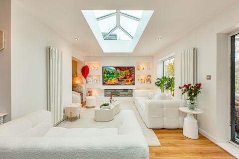 4 bedroom detached house for sale, Maplin Way, Southend-on-sea, SS1