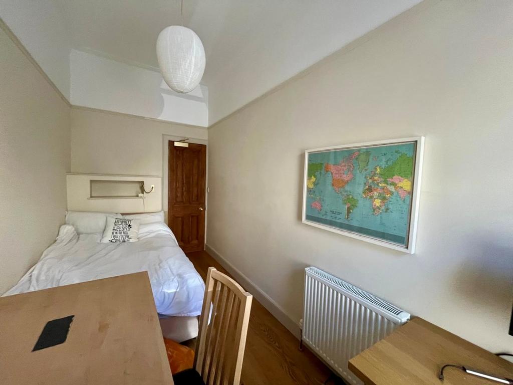 Second bedroom 2