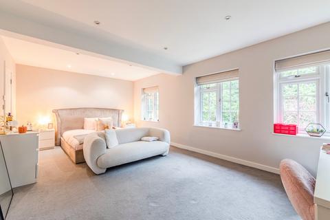 4 bedroom detached house for sale, Redcourt, Surrey GU22
