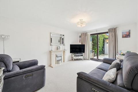 3 bedroom semi-detached house for sale, Thurnham Way, Tadworth KT20