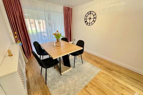 undefined, Redgrave Gardens, Luton, Bedfordshire, LU3 3QN