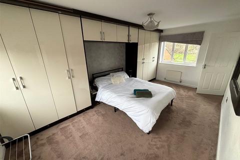 4 bedroom detached house to rent, Waggon Road, Leeds LS10