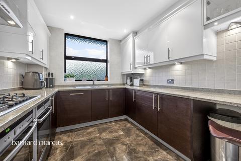 2 bedroom flat for sale, Lyonsdown Road, Barnet