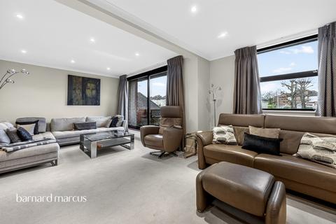 2 bedroom flat for sale, Lyonsdown Road, Barnet