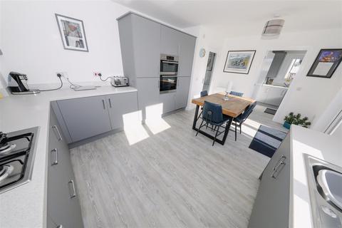 5 bedroom detached house for sale, Laid crescent, Glenrothes