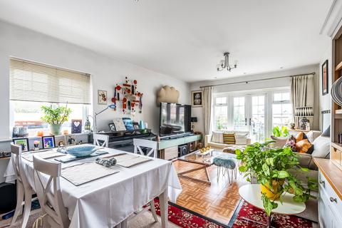 2 bedroom apartment for sale, Station Approach, Oxted, Surrey, RH8