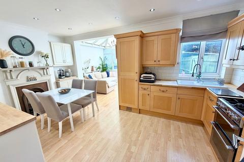 3 bedroom end of terrace house for sale, The Grove, London NW9