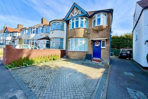 3 bedroom end of terrace house for sale, The Grove, London NW9