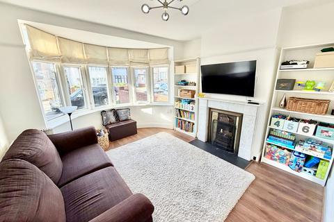 3 bedroom end of terrace house for sale, The Grove, London NW9