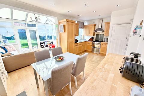 3 bedroom end of terrace house for sale, The Grove, London NW9