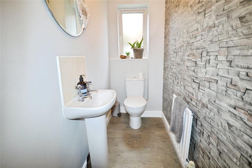 Cloakroom/Wc