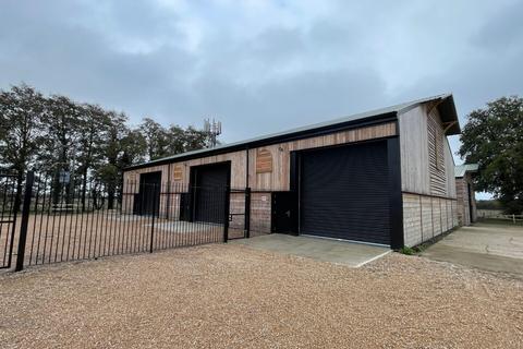 Warehouse to rent, Rhee Wall Brenzett TN29 9TU