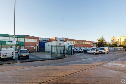 Distribution warehouse to rent, Skyport Industrial Estate West Drayton UB7