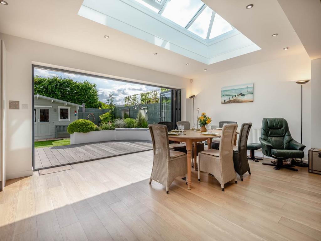 6 wickfield dining a