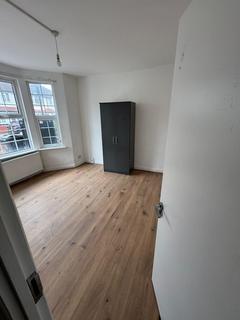 4 bedroom semi-detached house to rent, Kynaston Road, Thornton Heath CR7