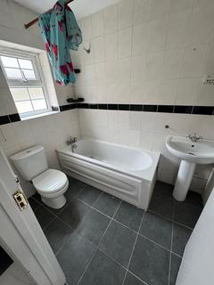 4 bedroom semi-detached house to rent, Kynaston Road, Thornton Heath CR7