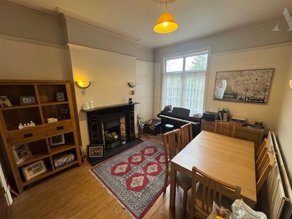 28 Vicarage Road Rear Reception.jpeg