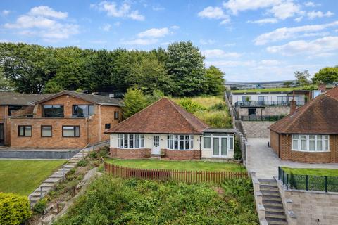 3 bedroom bungalow to rent, 3 Bedroom Bungalow To Let - HP12