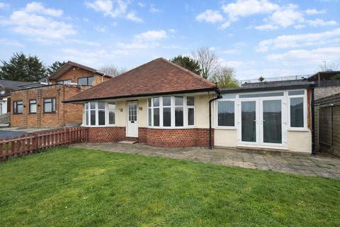 3 bedroom bungalow to rent, 3 Bedroom Bungalow To Let - HP12