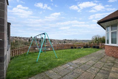 3 bedroom bungalow to rent, 3 Bedroom Bungalow To Let - HP12