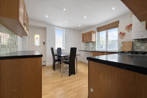 3 bedroom bungalow to rent, 3 Bedroom Bungalow To Let - HP12