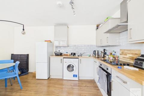 undefined, Apt 3 :: Vernon Street