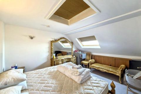 4 bedroom semi-detached house for sale, 11 Limes Avenue, Golders Green, London, NW11 9TJ