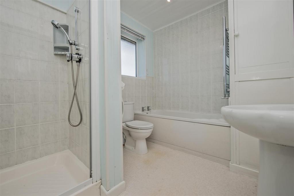 Bathroom / WC: