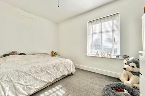2 bedroom terraced house for sale, Poets Nook, Leigh