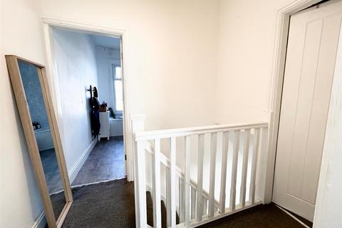 2 bedroom terraced house for sale, Poets Nook, Leigh