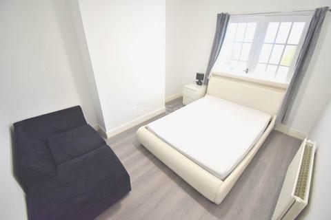 3 bedroom end of terrace house to rent, Wantage Road, Reading