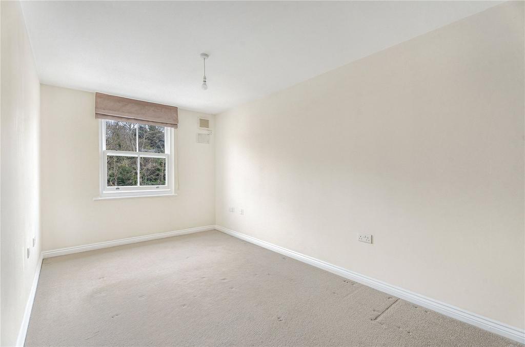 Apartment in Bedford - View 5