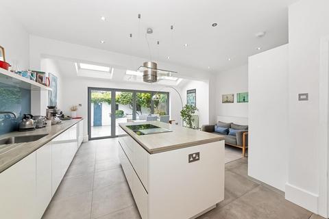 4 bedroom end of terrace house for sale, Lavengro Road, London, SE27