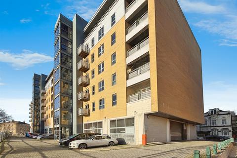 2 bedroom flat for sale, Dock Street, Hull