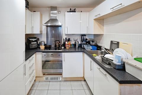 2 bedroom flat for sale, Dock Street, Hull