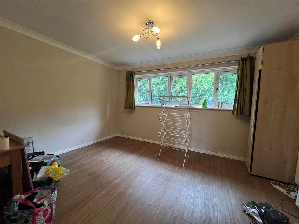 Bedroom 1.jpg