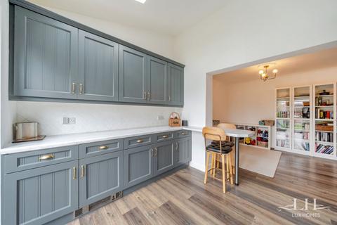 4 bedroom semi-detached house for sale, Highfield Road, Romford